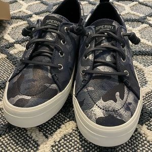New in box! Sperry Crest Vibe camo navy shoes. Size 8.5.